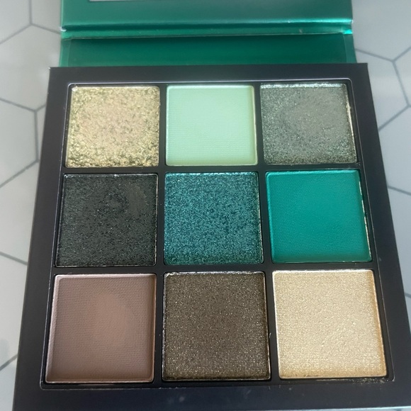 EUC Huda Beauty Emerald Obsession Eyeshadow Palette - Picture 4 of 5